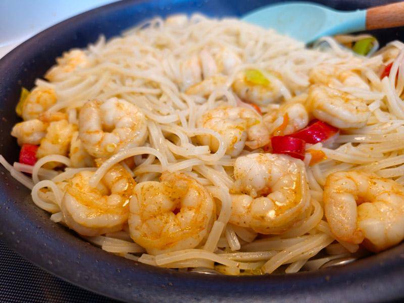 green curry shrimp and peppers in pan