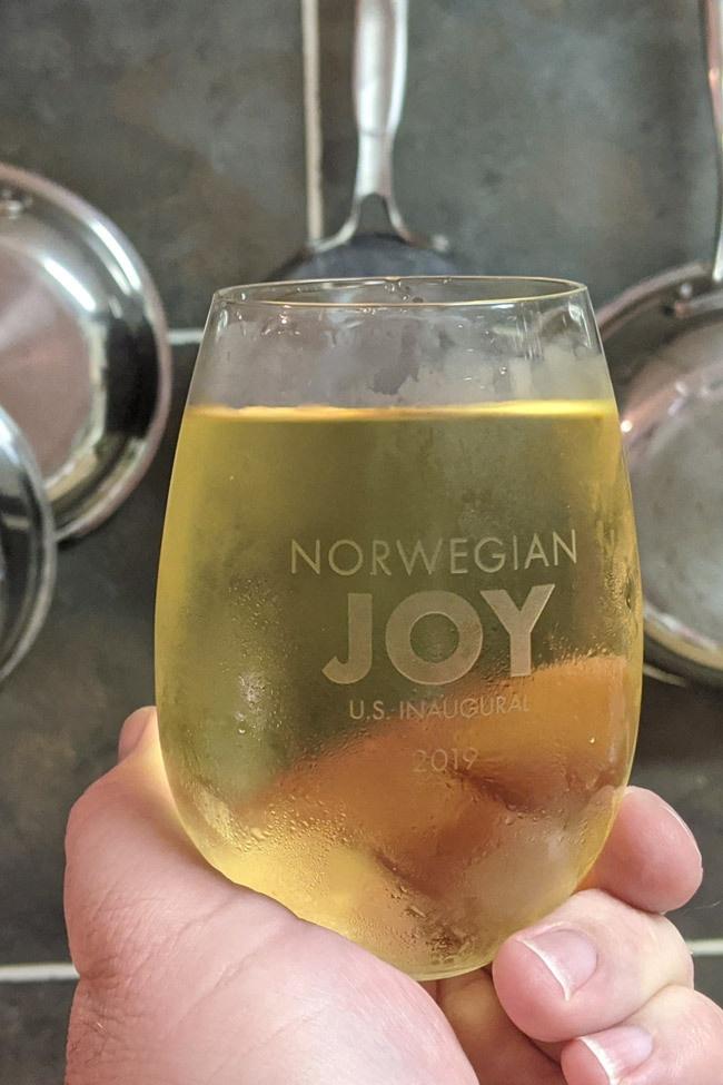 murphy good dry hopped sauvingon blanc wine ncl joy glass