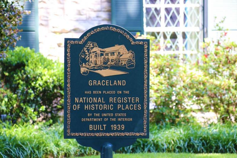 graceland sign