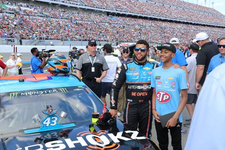 bubba wallace nascar driver 43 at daytona 500 meeting with fans