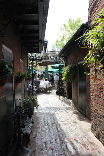 carriage-way-to-courtyard