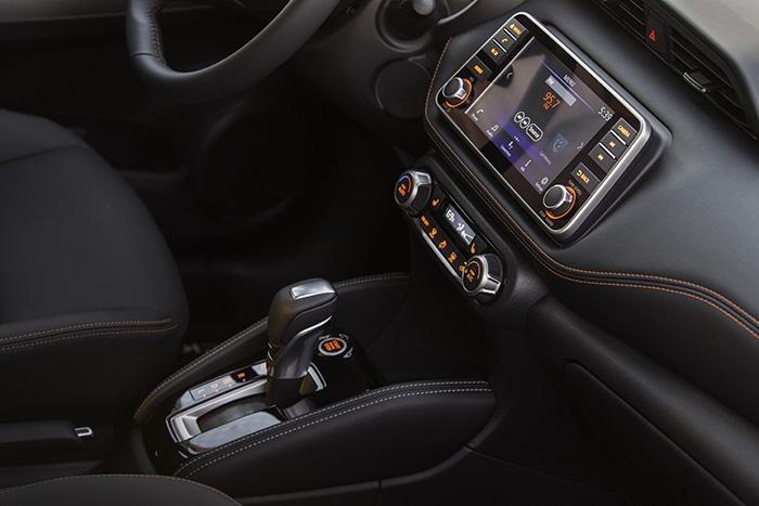 2018 nissan kicks interior 3