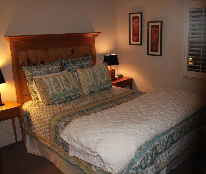 carmel-country-inn-bed-1