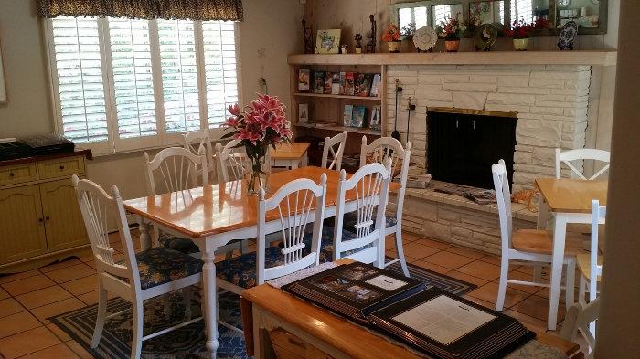 carmel-country-inn-breakfast-room
