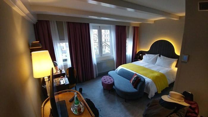 hotel pulitzer guest room wide angle