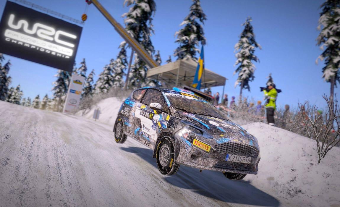 quarantine gift ideas for men including a video game to play together online