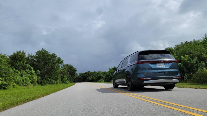 kia carnival mini van for a florida guys weekend road trip