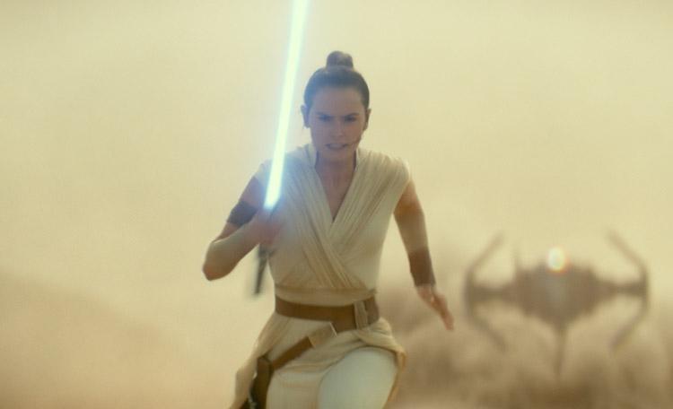 rey running through the desert