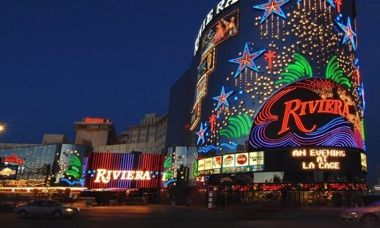 riviera las vegas statue