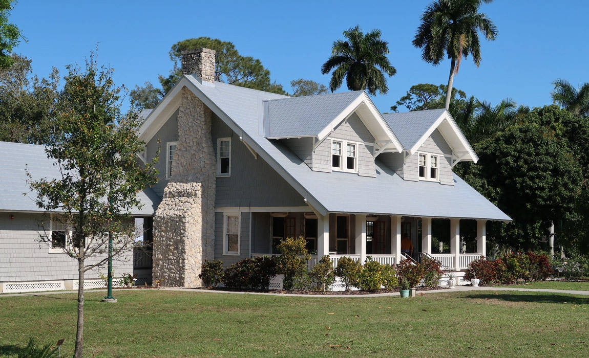 what causes a roof to leak