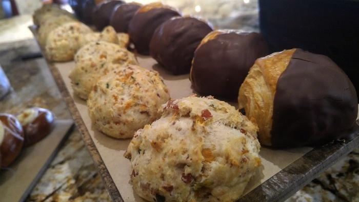 cheddar bacon biscuits