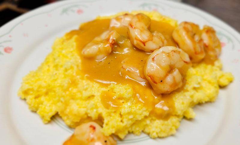 shrimp and grits with sauce