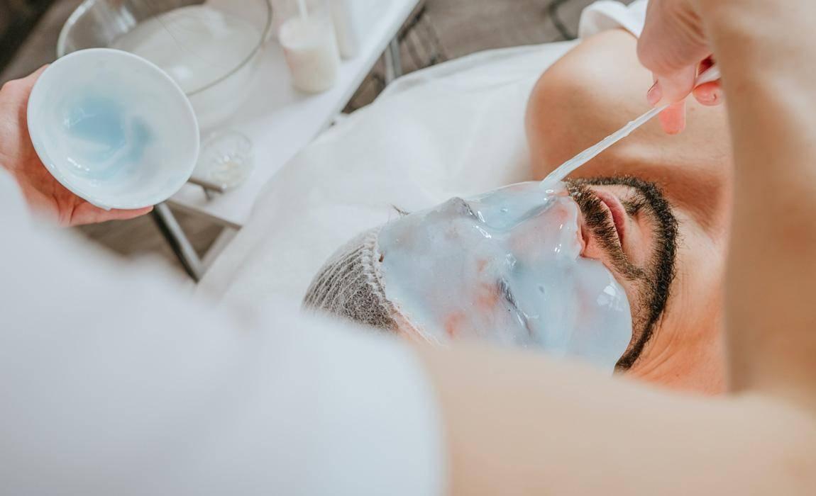 scar gel clinical treatment at a spa for men