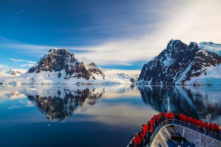 cruising through antarctica with silverseas explorer