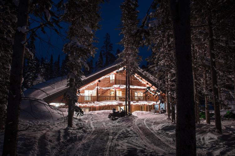 lodging and hotels in montana for snowmobile vacations