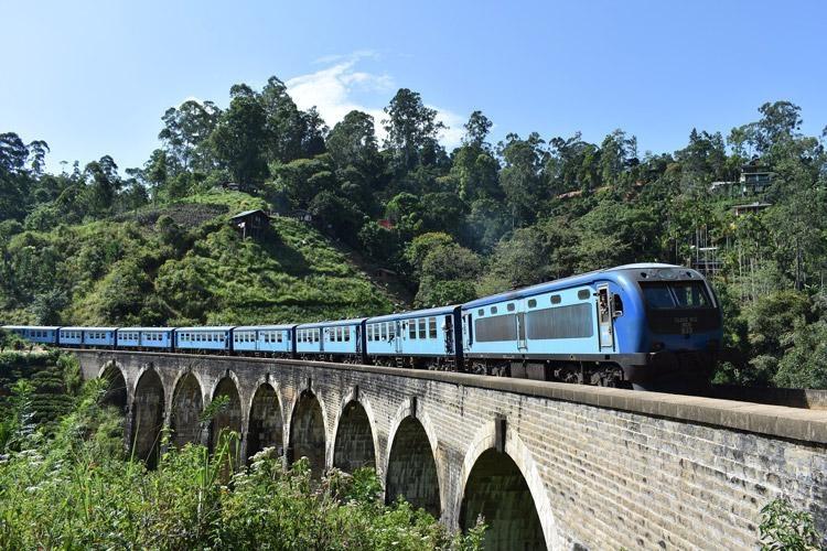 nine arch bridge blue train sri lanka