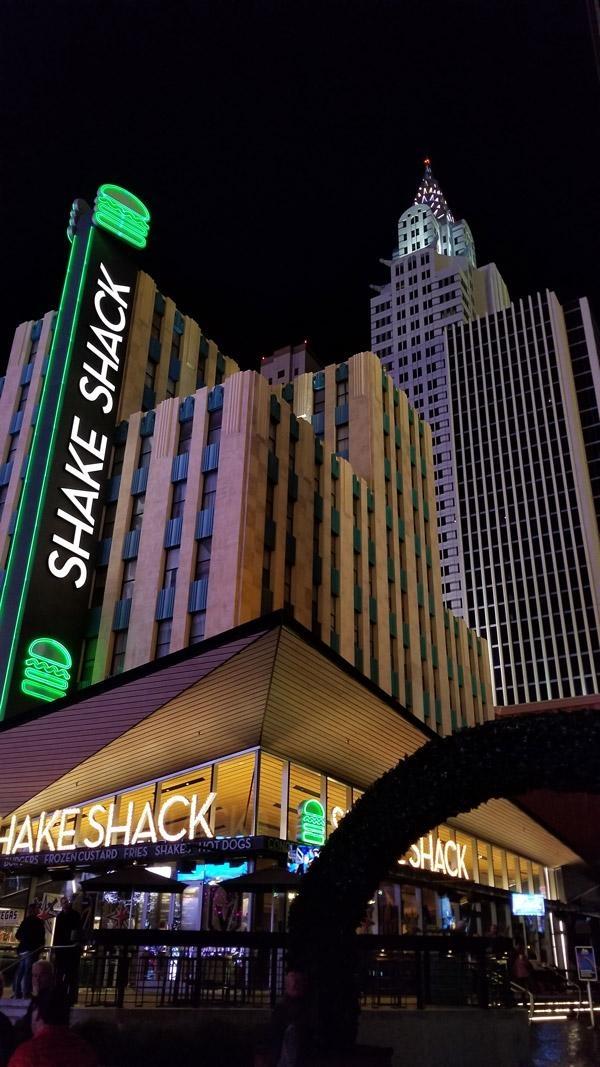 shake shack at the park las vegas at night