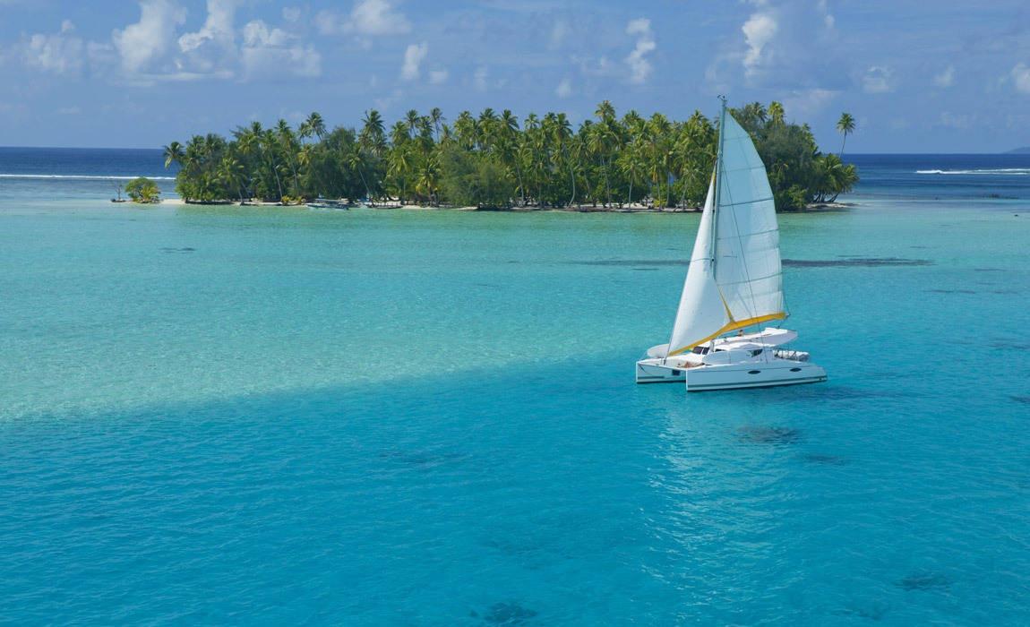 The Yacht Week sailing in Tahiti