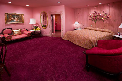 madonna inn tall and short suite