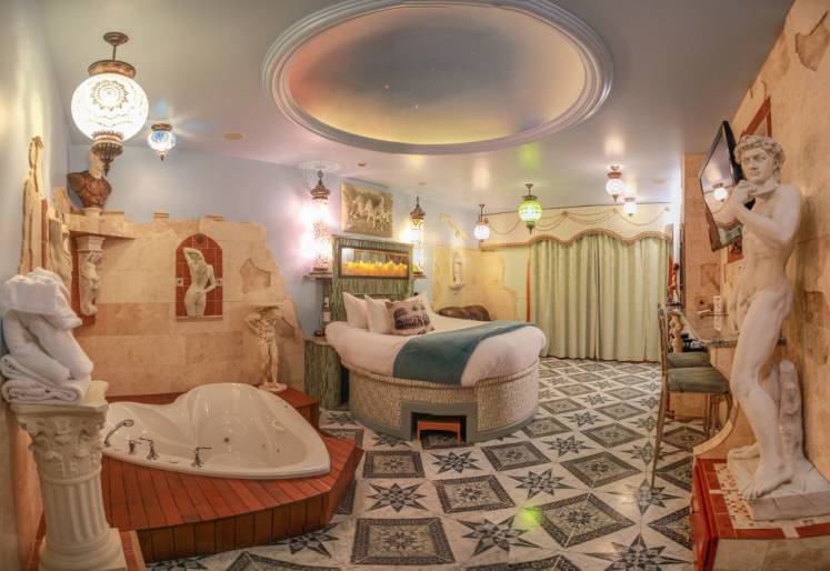 Fantasy Suites Themed Hotel Rooms