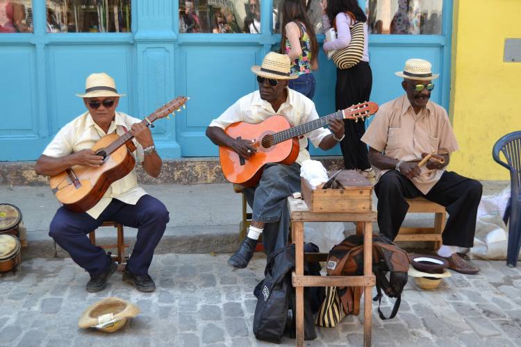 street performers in havana cuba