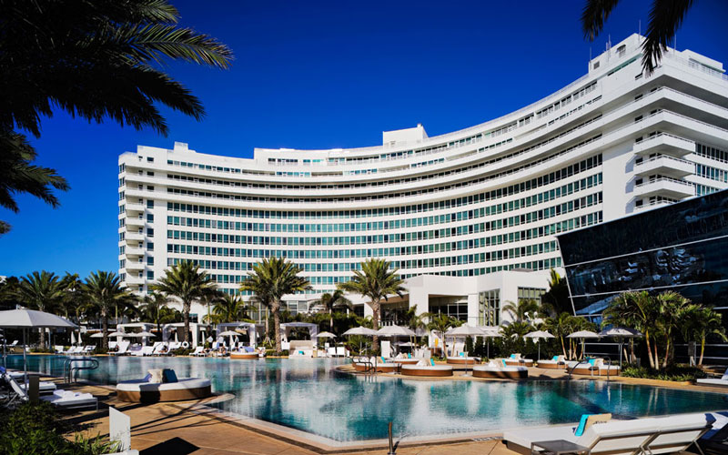 Fountaine Bleau Miami - Top 10 Hotel Pools from @ManTripping