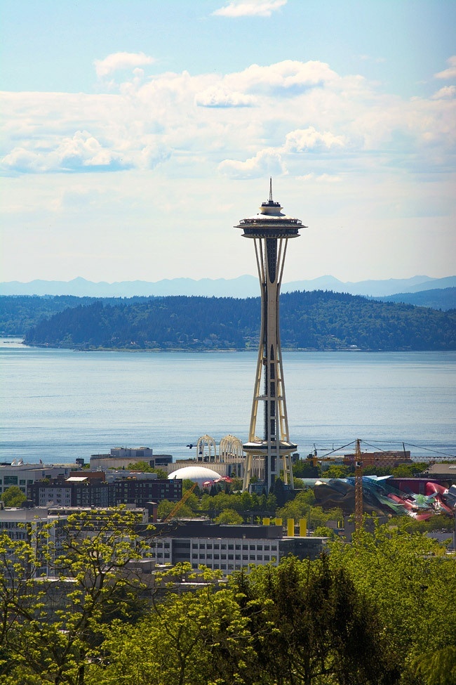 space needle in downtown seattle washington