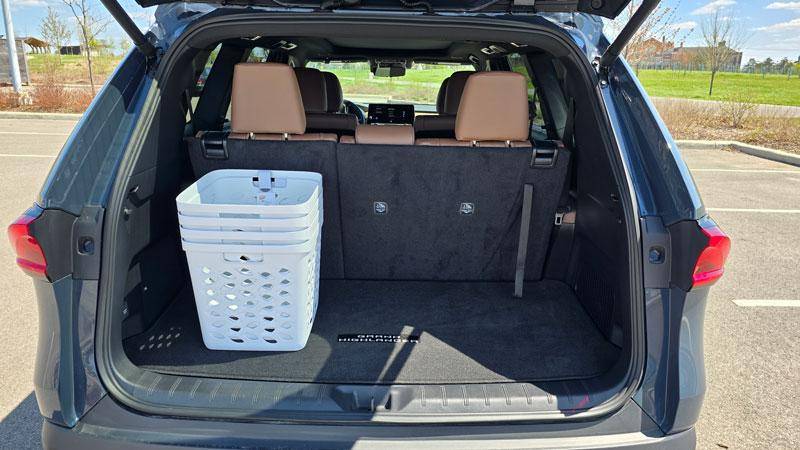toyota grand highlander cargo third row