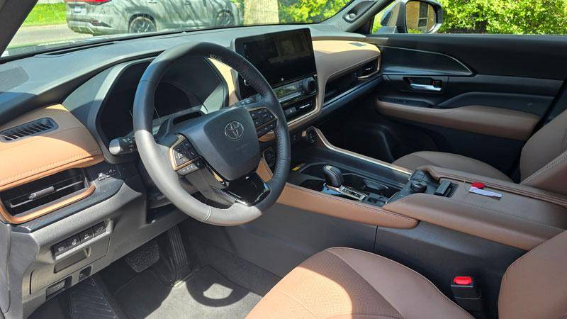 toyota grand highlander cockpit