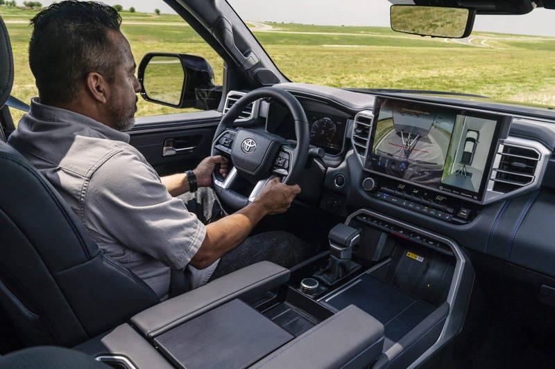 towing 2022 toyotal tundra platinum interior