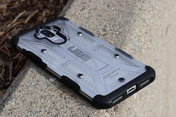 back of uag rugged case for Huawei Mate 9 phone