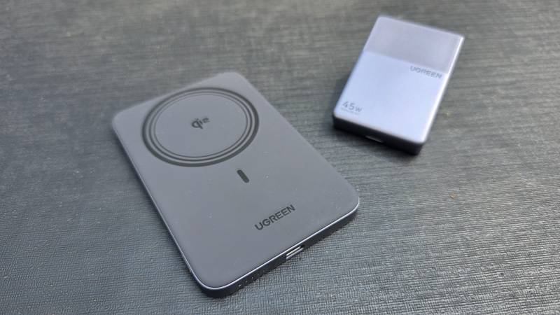 slim wireless battery pack and charger by ugreen