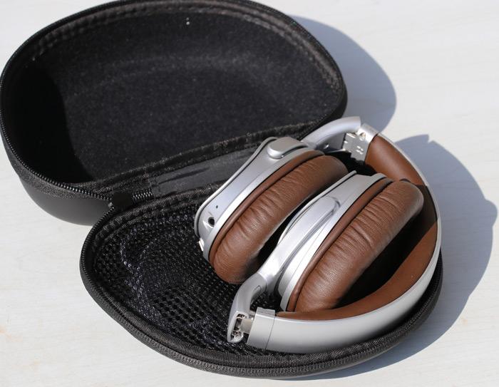 paww 21 headphones in travel case