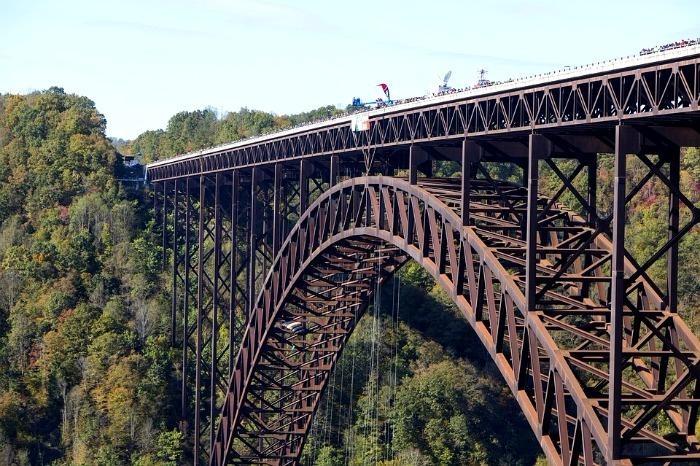 base jumping steel arch bridge new river gorge west virginia