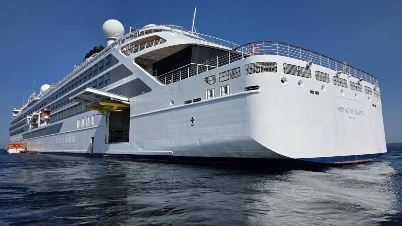 viking octantis with hanger doors open