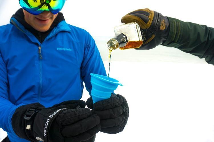 filling whiski pole with jack