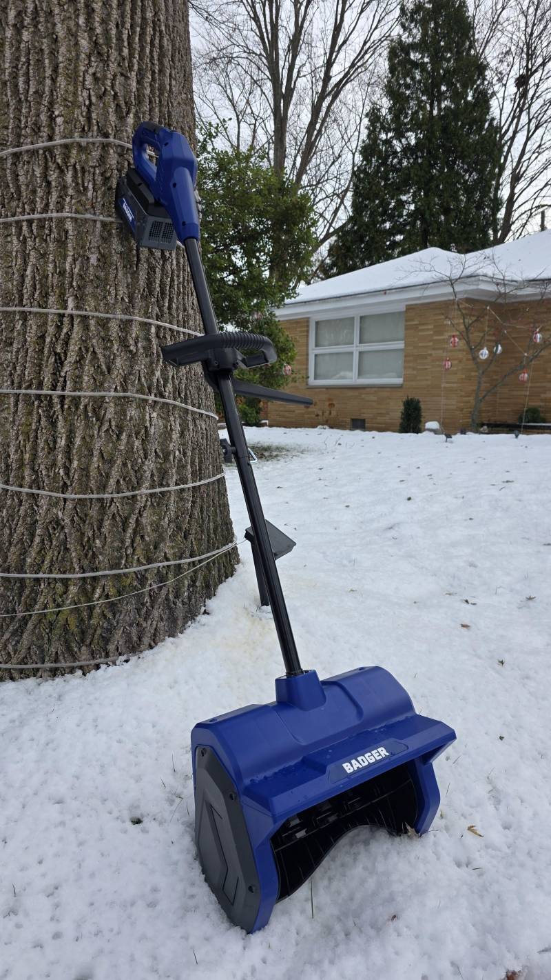 wild badger power electric snow shovel