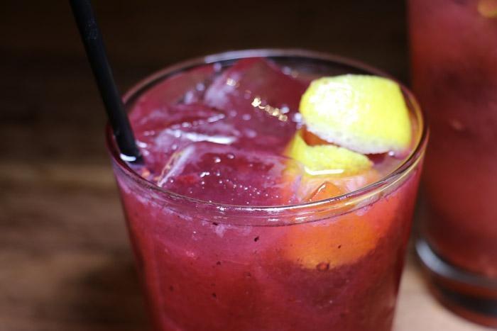 berry gin smash