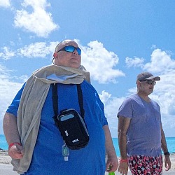 review of the raverunner crossbody travel pack fanny pack