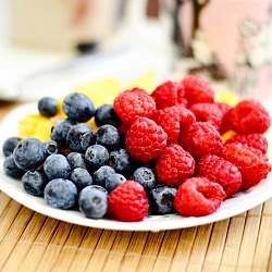 healthy fruits berries are good for men's health