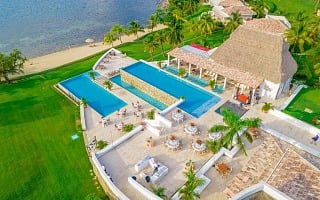 Aerial view of the beachfront pool deck at Las Verandas Hotel and Villas in Roatán Honduras