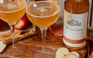 Kōloa Maple and Spice Apple Cider harvest cocktails with fresh apples and cinnamon sticks