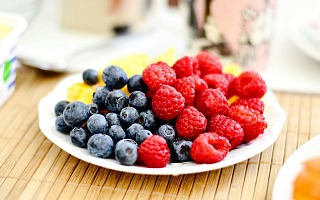 healthy fruits berries are good for men's health