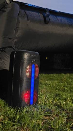 iLive Outdoor Pop-up Movie Theater Kit