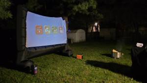 iLive Outdoor Pop-up Movie Theater Kit